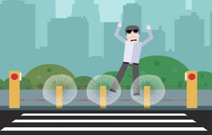 Shpikja e fundit që pengon këmbësorët në semaforë: Mos kalo me “të kuqe” se lagesh!