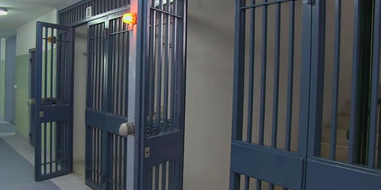 Itali, sherr masiv në burg mes shqiptarëve e italianëve, 5 të plagosur