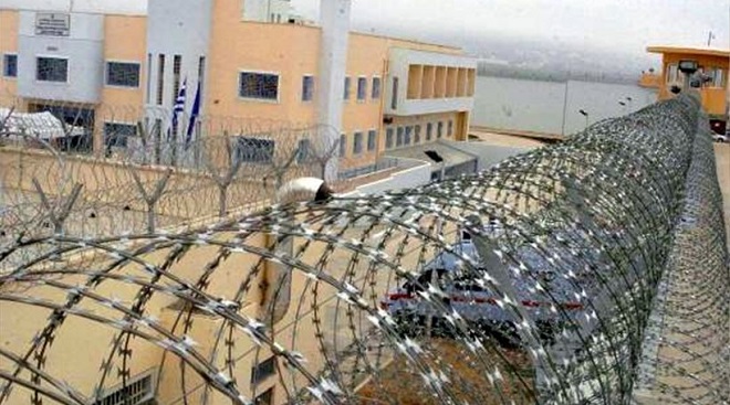 Greqi, shqiptarët theren me thika në burgun grek, dy të plagosur në spital