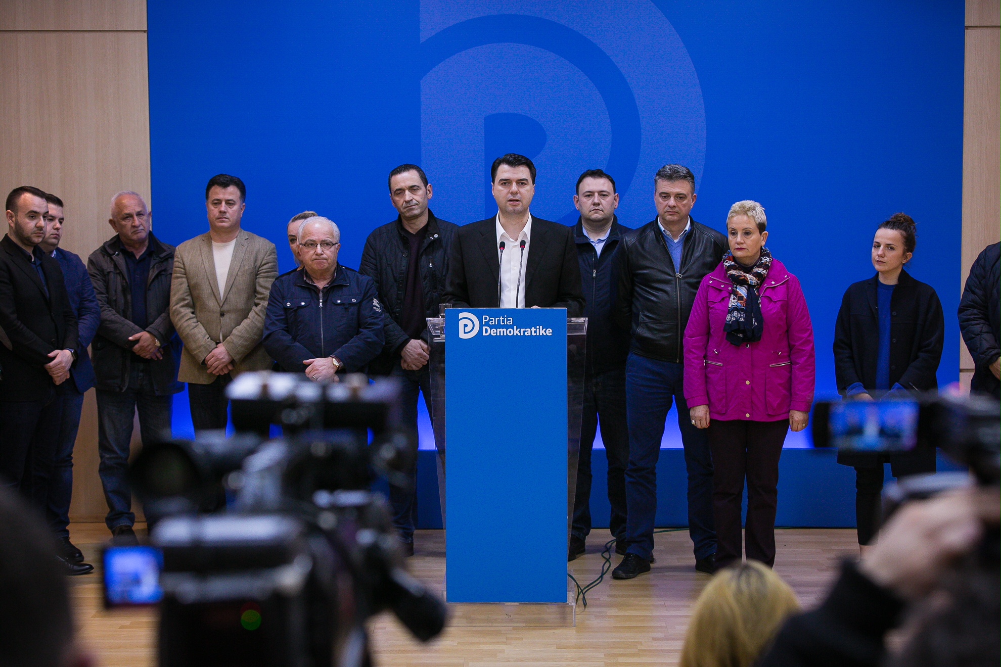 Lulzim Basha kërkon lirimin e të arrestuarve: Rama po lufton për paratë e korrupsionit