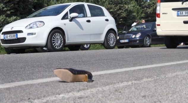 Vdes gruaja që u hodh nga makina se u ngacmua nga shoferi