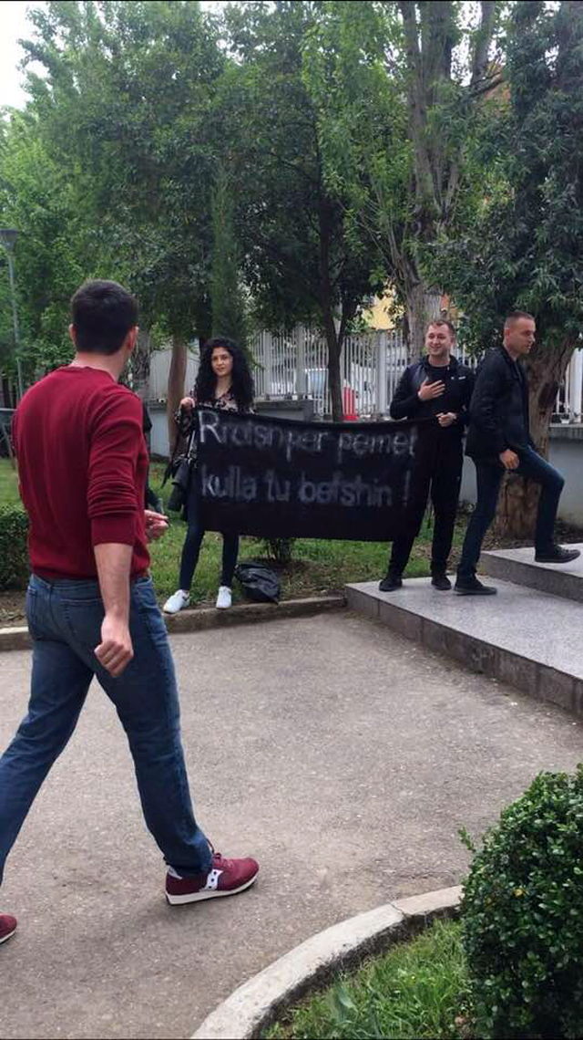 FOTO LAJM/ Studentët e inxhinerisë surprizë të pakëndshme Erion Veliajt