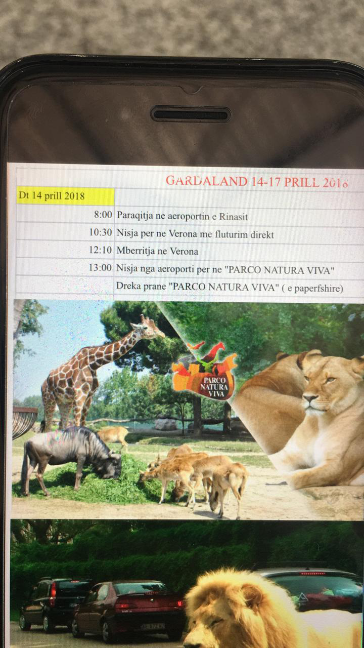 FOTO GALERI/ Rinas, udhëtarët prej më se 5 orësh në pritje të avionit, kompania e fluturimeve asnjë shpjegim