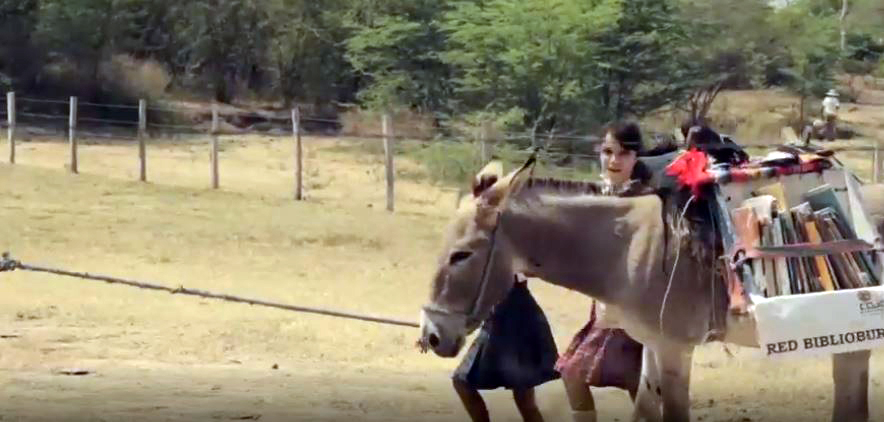 FOTO GALERI/ Të shpërndash dijen me dy gomerë