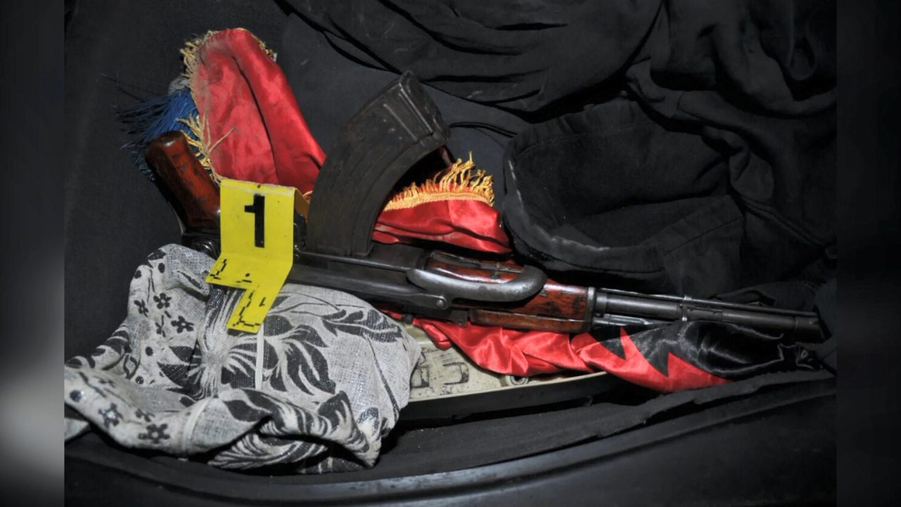 EMRI & FOTO/ Dibër, qarkullonte me armë në makinë, arrestohet 18-vjeçari