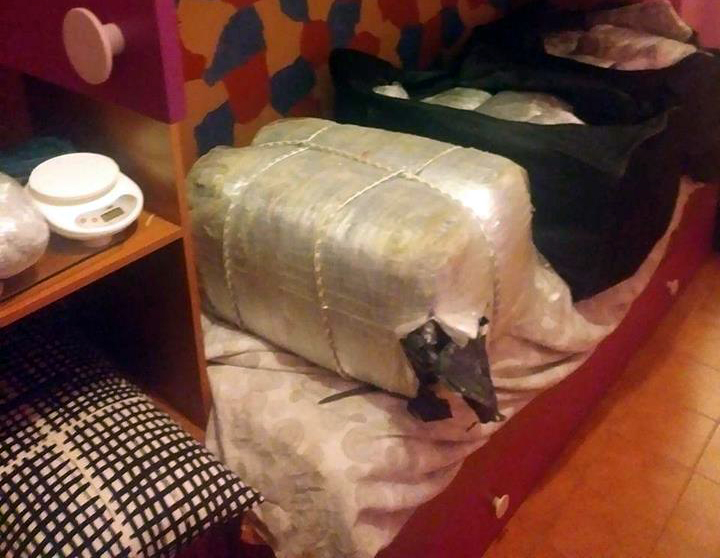 FOTO/ Itali, në kërkim vlonjati, kishte mbushur apartamentin në Romë me drogë