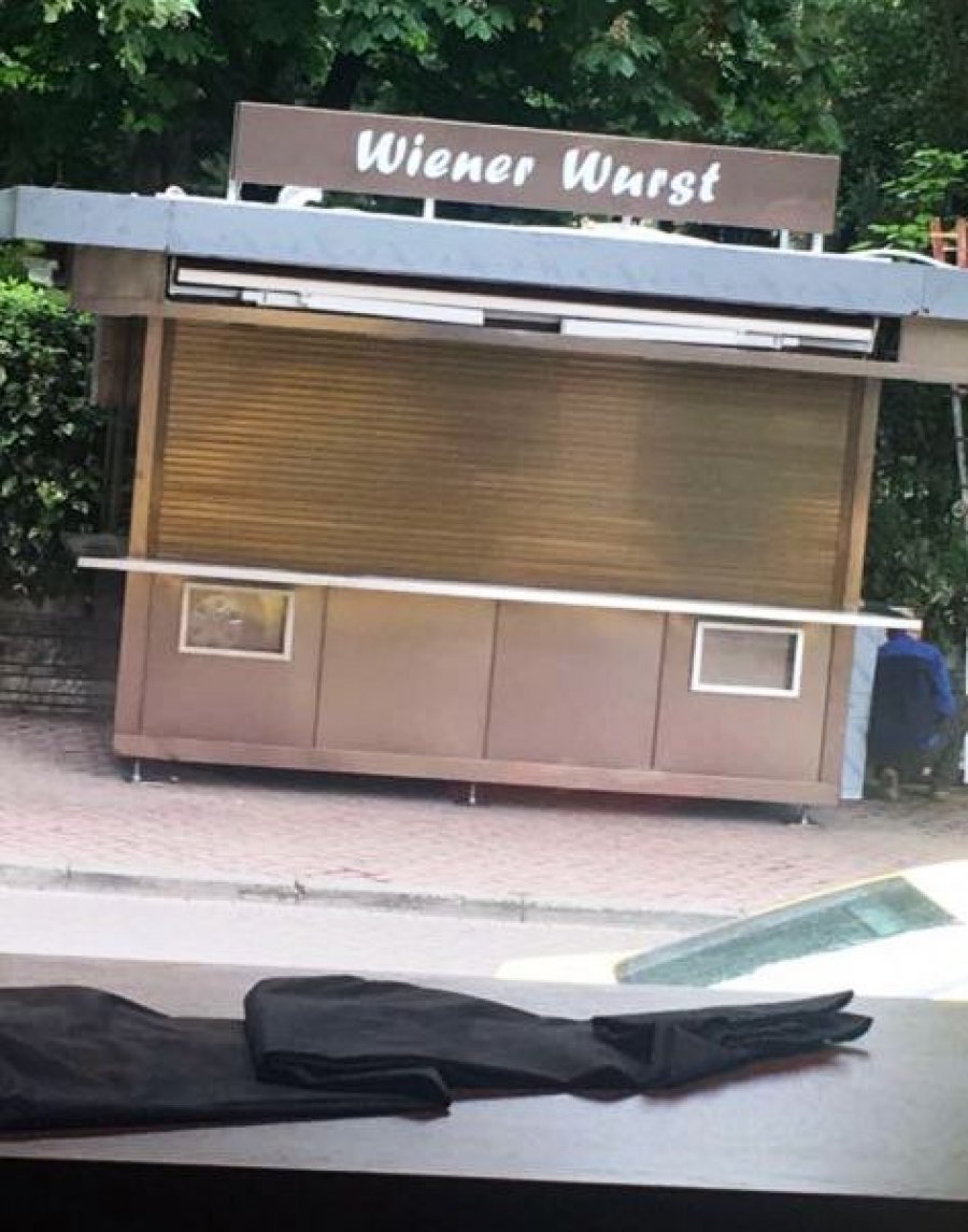 FOTO GALERI/ Erion Veliaj “mbjell” natën kioska dhe salsiçe vjeneze në Tiranë