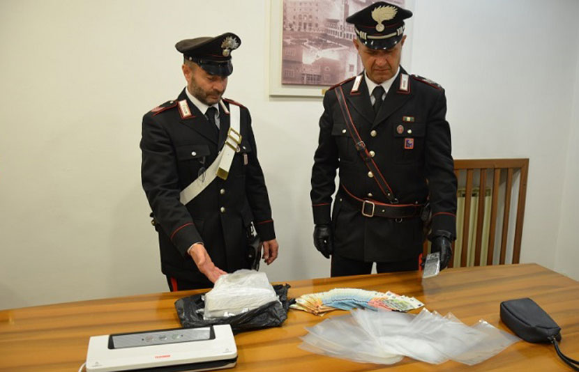 FOTO/ Itali, kapen me 1 kg kokainë, arrestohet çifti shqiptar