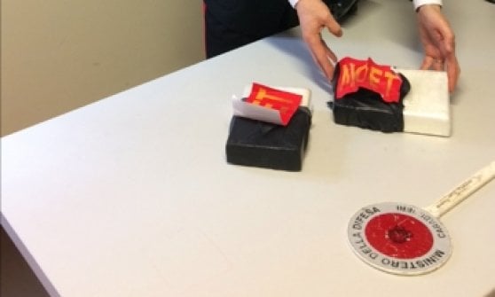 FOTO/  Itali, arrestohet kamerieri shqiptari hajdut dhe mashtrues, i gjenden edhe 2 kg kokainë