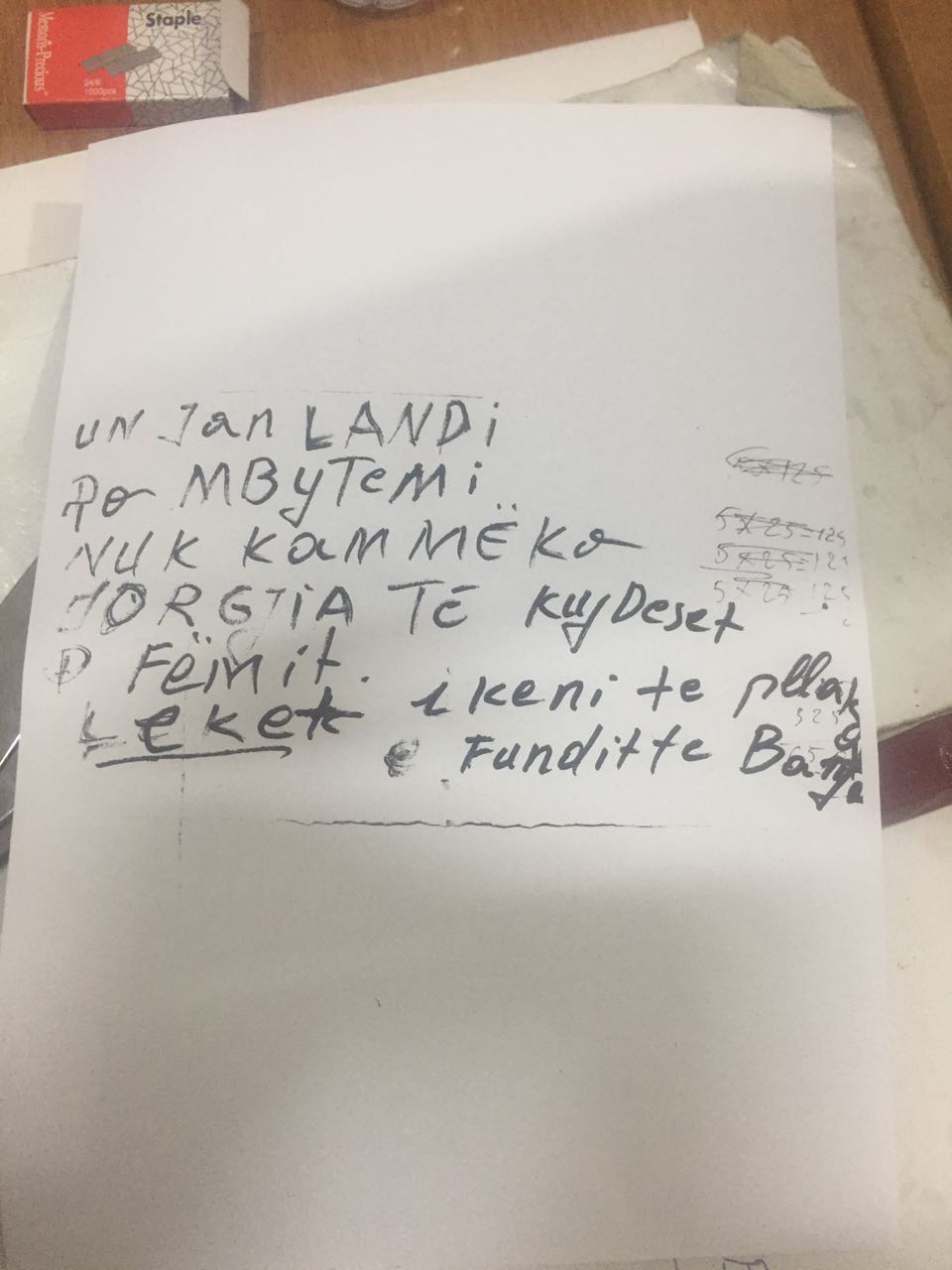 MESAZHI & EMRI/ Vlorë, një tjetër person zhduket në det, gjendet letra në shishe: Nënë, ja ku i kam fshehur lekët