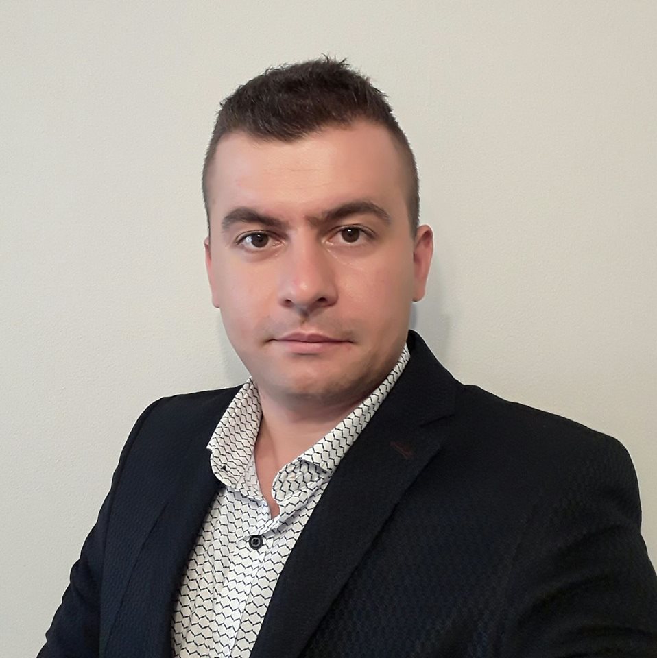 FOTO & DETAJE/ Tiranë, vrasja në “Kinostudio”, ja kush është viktima