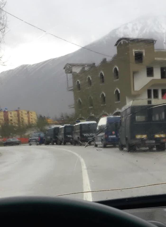 100 arrestime/“Na arrestuan babin dhe vëllanë, vëllai nuk ishte fare në protest”