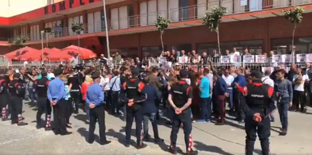 VIDEO/ Shkodër, protesta vazhdon: Burg për Edi Ramën