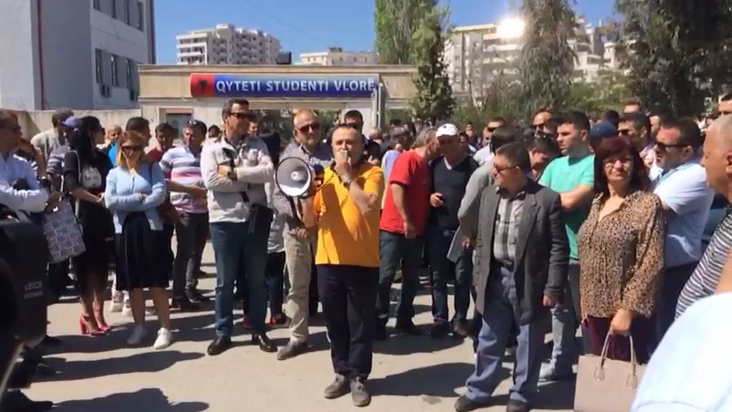 Vlorë & Fier, protesta për tatimet
