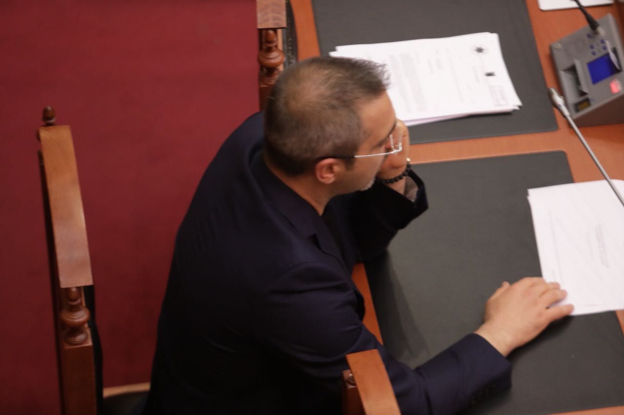VIDEO & FOTO GALERI/ Saimir Tahiri në Kuvend, opozita braktis punimet