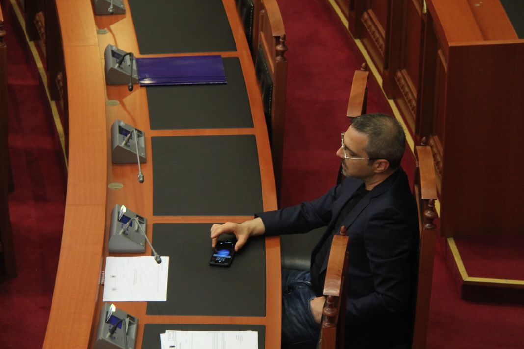 VIDEO & FOTO GALERI/ Saimir Tahiri në Kuvend, opozita braktis punimet