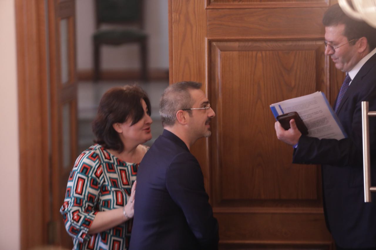 VIDEO & FOTO GALERI/ Saimir Tahiri në Kuvend, opozita braktis punimet