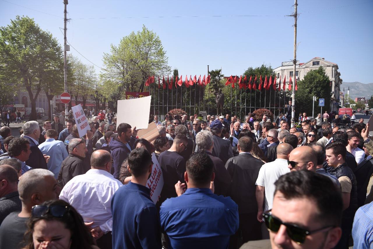 FOTO GALERI/ Kryebashkiakja Ademi, mesazh kryeministrit Rama: Shkodra të shpalli “non grata”, është vetëm fillimi