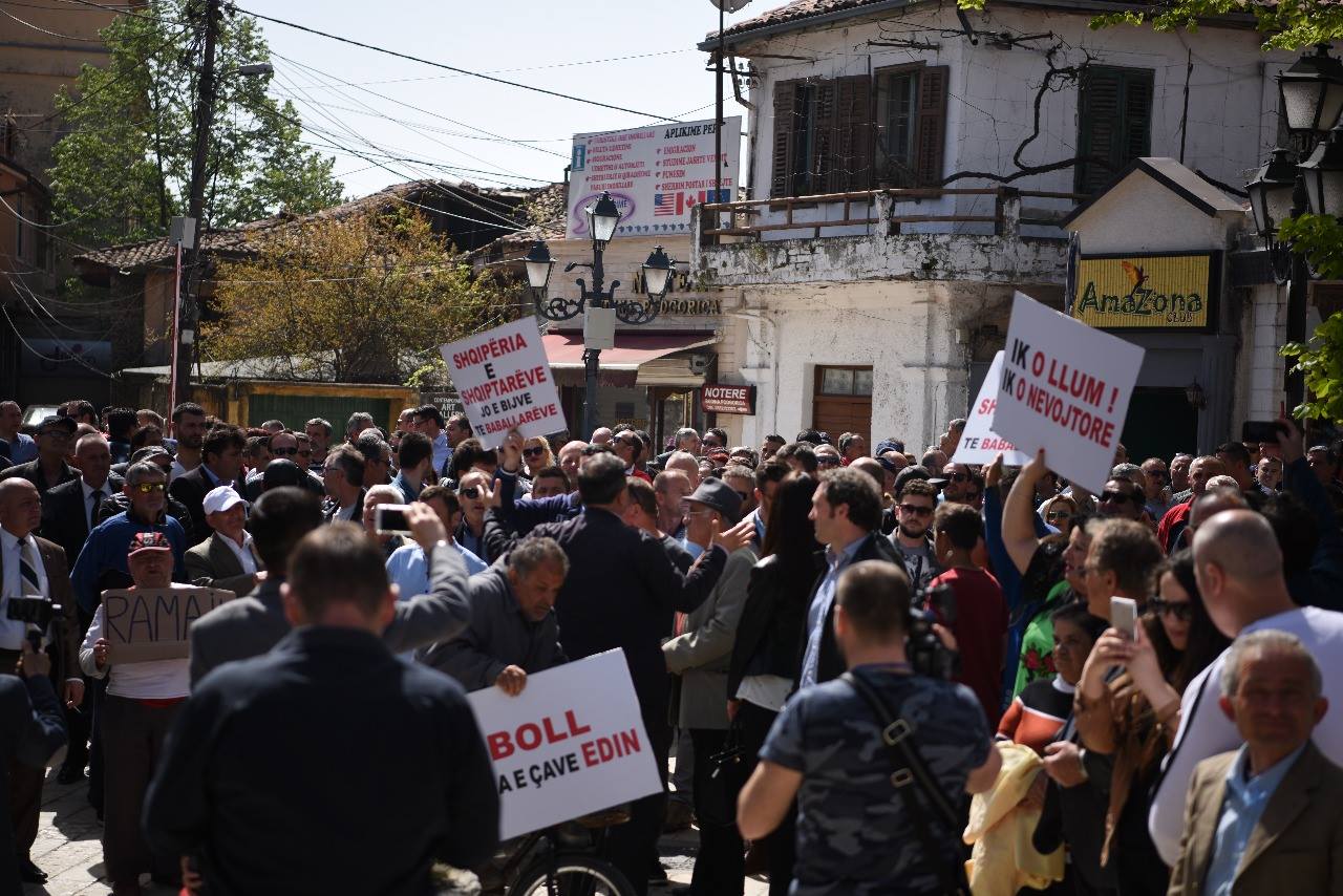 FOTO GALERI/ Kryebashkiakja Ademi, mesazh kryeministrit Rama: Shkodra të shpalli “non grata”, është vetëm fillimi