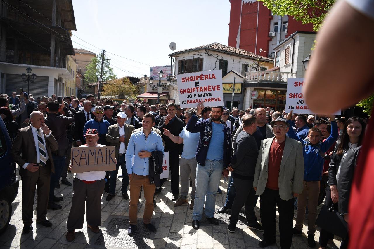 FOTO GALERI/ Kryebashkiakja Ademi, mesazh kryeministrit Rama: Shkodra të shpalli “non grata”, është vetëm fillimi