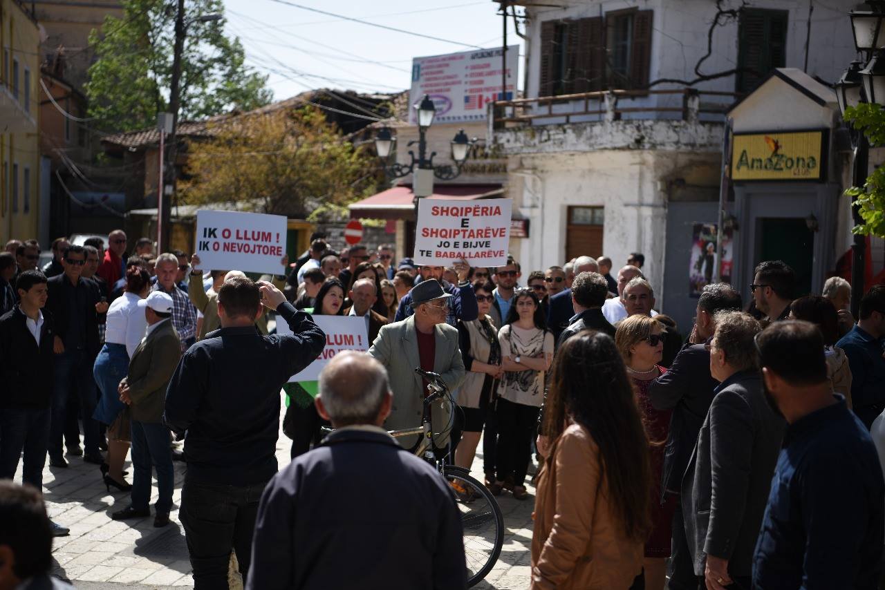 FOTO GALERI/ Kryebashkiakja Ademi, mesazh kryeministrit Rama: Shkodra të shpalli “non grata”, është vetëm fillimi