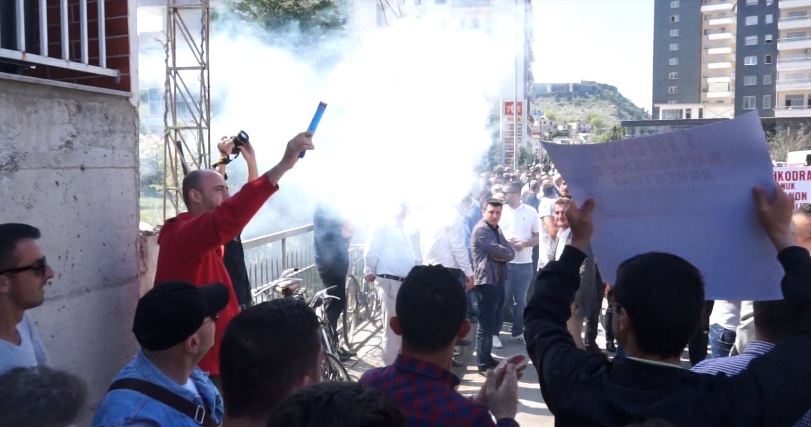 Shkodër, Policia i jep fund show-t, liron aktivistët e FRPD-së