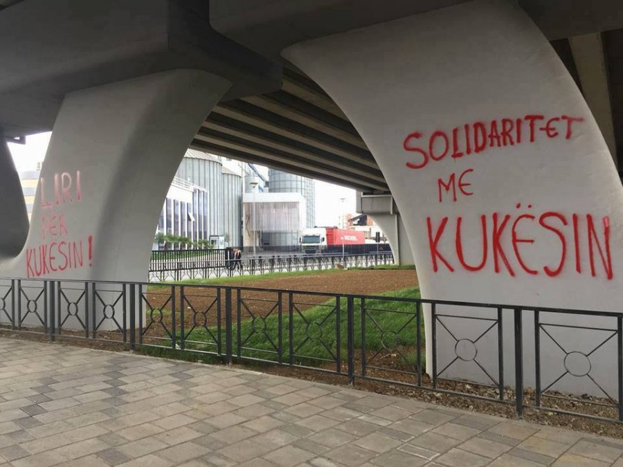 FOTO GALERI/ Tirana “zgjohet” me parulla antiqeveritare