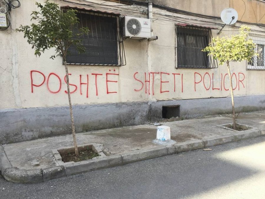 FOTO GALERI/ Tirana “zgjohet” me parulla antiqeveritare