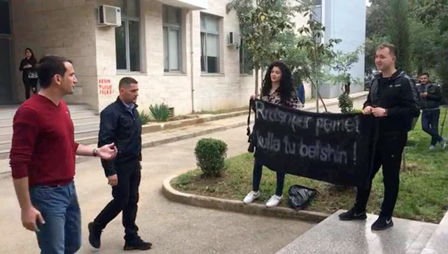 FOTO LAJM/ Studentët e inxhinerisë surprizë të pakëndshme Erion Veliajt
