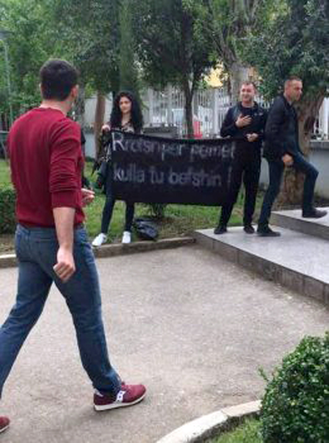 FOTO LAJM/ Studentët e inxhinerisë surprizë të pakëndshme Erion Veliajt