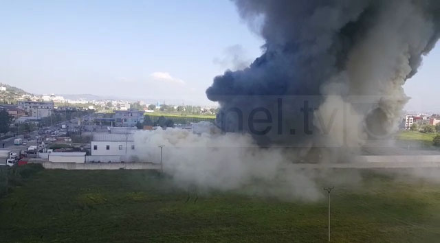 LAJMI I FUNDIT/Zjarr i madh ne Tirane, digjet magazina