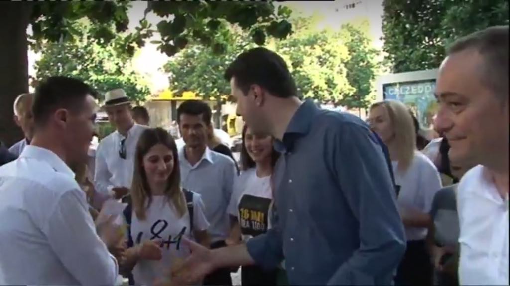 VIDEO/Fletushka dhe thirrje për protestë ,ja cfarë bëri Basha me qytetarët këtë pasdite