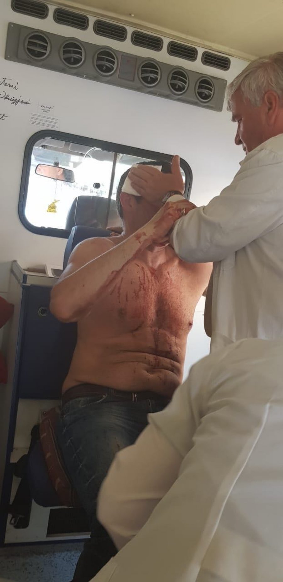 EMRI & FOTO GALERI/ Policia gjakos kryeredaktorin e Rilindjes Demokratike