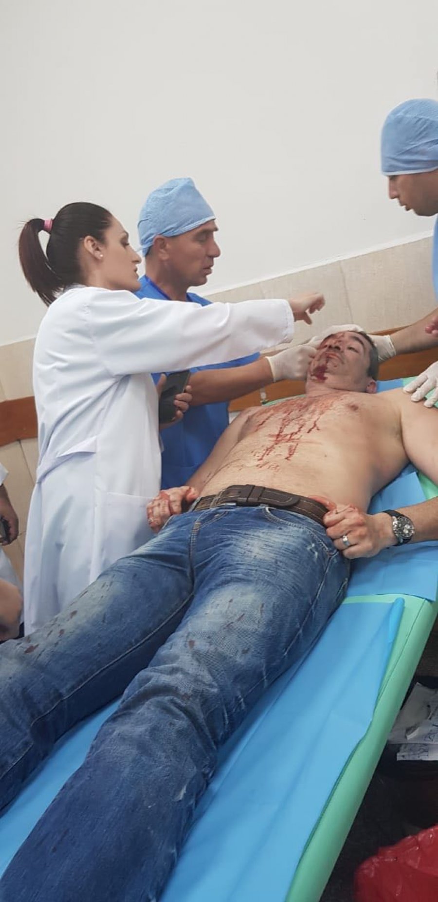 EMRI & FOTO GALERI/ Policia gjakos kryeredaktorin e Rilindjes Demokratike