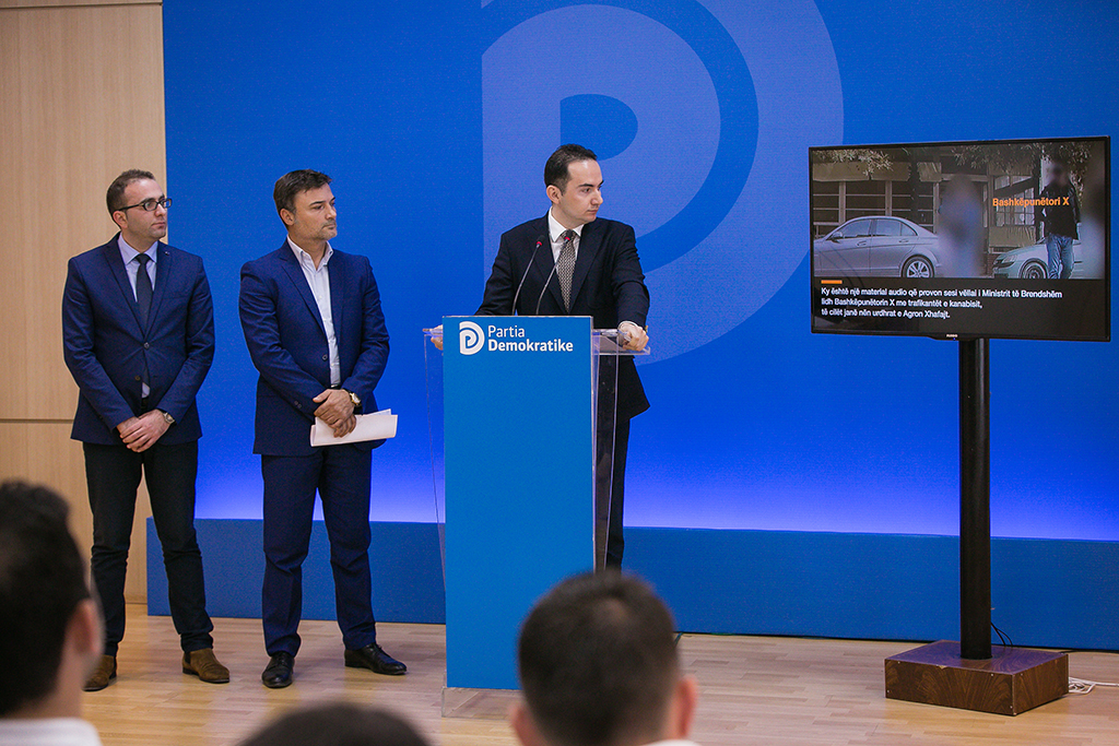 VIDEO PËRGJIMI I PLOTË/ Agron Xhafaj komunikon me trafikantin bashkëpunëtor: Hera e fundit që të ndihmoj se po më sulmojnë vëllanë