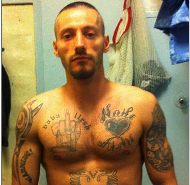 EMRI & FOTO/ Media britanike: Reperi i dënuar shqiptar tymos hashash dhe këndon në qeli