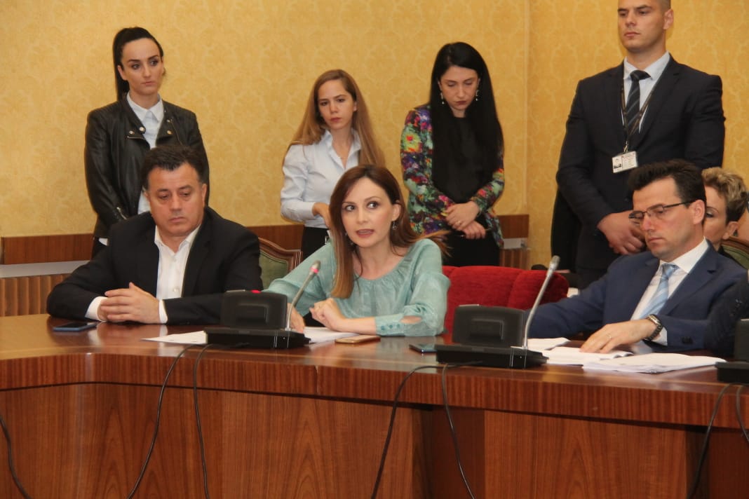 SKANDAL/ Edhe pezullimi i ligjit të Lojërave të Fatit, për të ndihmuar Agron Xhafajn