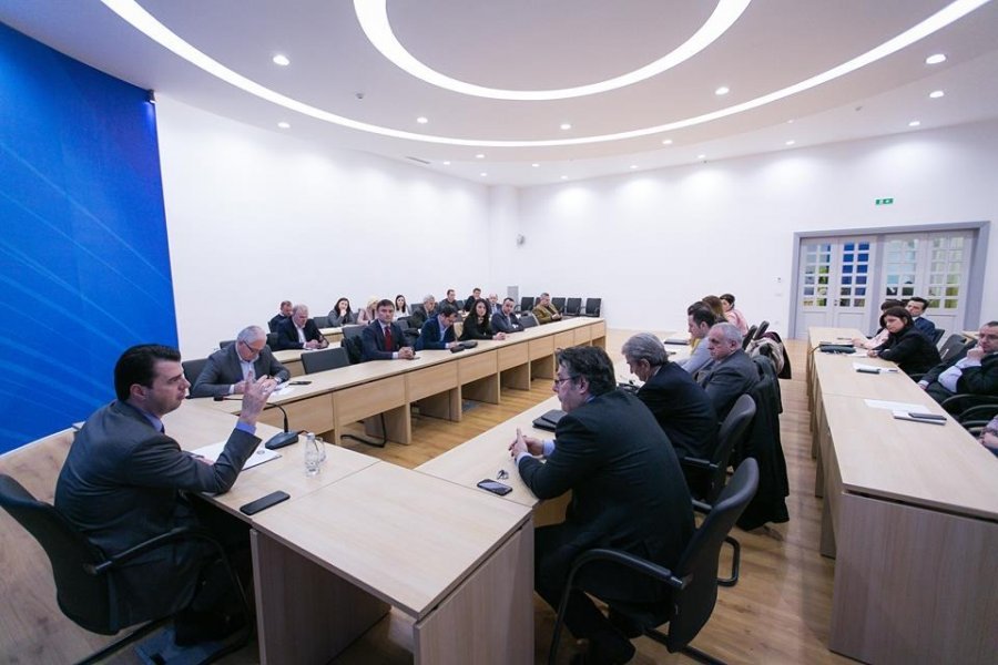 DEKLARATA/ Opozita e bashkuar: Nuk do të pranojmë dhe nuk do të lejojmë që e ardhmja e shqiptarëve të sakrifikohet për Xhafajn, Tahirin dhe Ramën