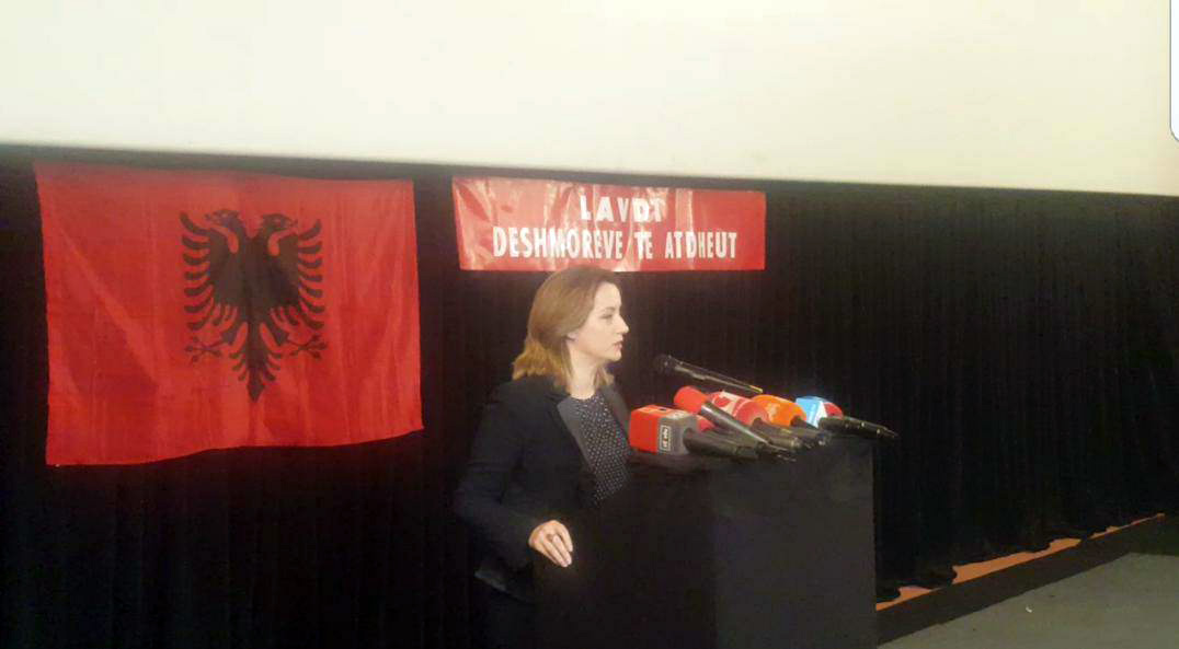 VIDEO GAFA/ Zëvendëskryeministrja ngatërron përrallat e “1001 yjeve të pashuar” me përrallat e “1001 netëve”