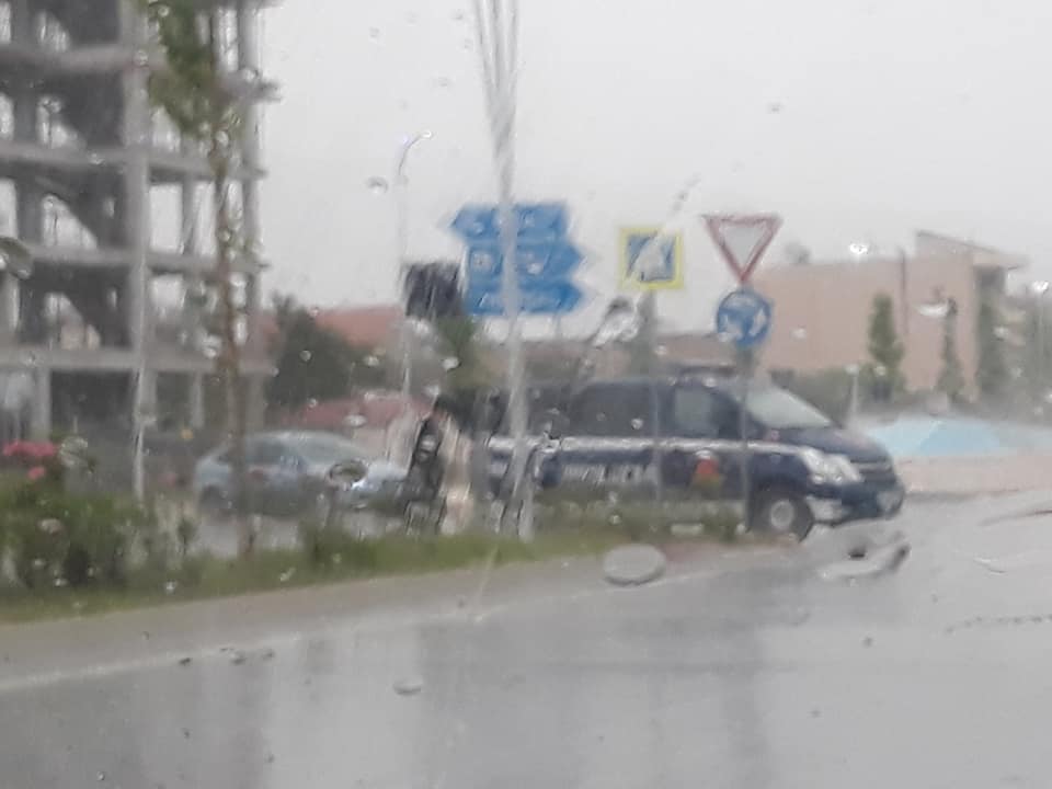 DETAJE & FOTO GALERI/ Arratisja nga gjykata e Mikel Kasës, Vlora në shtetrrethim, shoqërohen tre gardianë