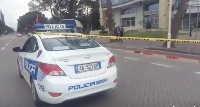 DETAJE/ Policia konfirmon përleshjen me thika para Presidencës, identifikon protagonistët