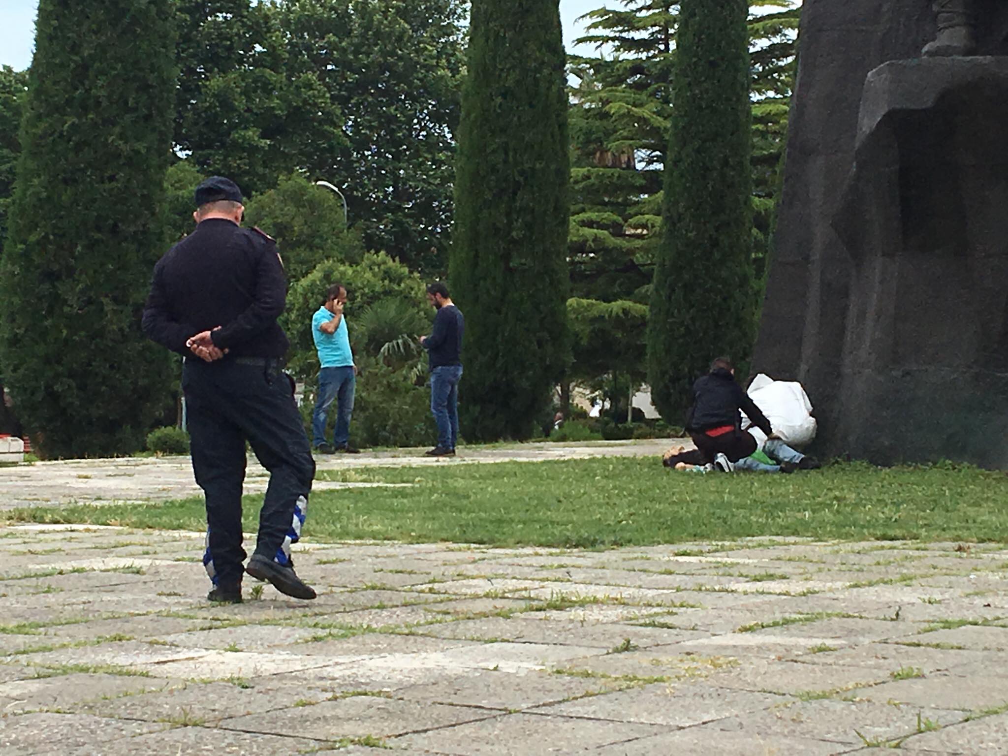 EMRI & FOTO GALERI/ Vlorë, gjendet një ri i dhunuar dhe i vdekur, në mes të qytetit