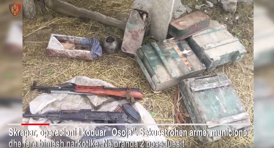 VIDEO & EMRA/ Skrapar, Policia gjen armë e fara kanabisi në shtëpinë e dy vëllezërve