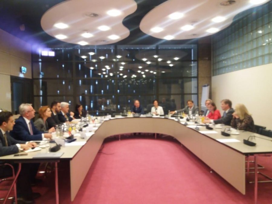 Ministrat Xhafaj dhe Gjonaj përballë Komisionit të Drejtësisë në Holandë