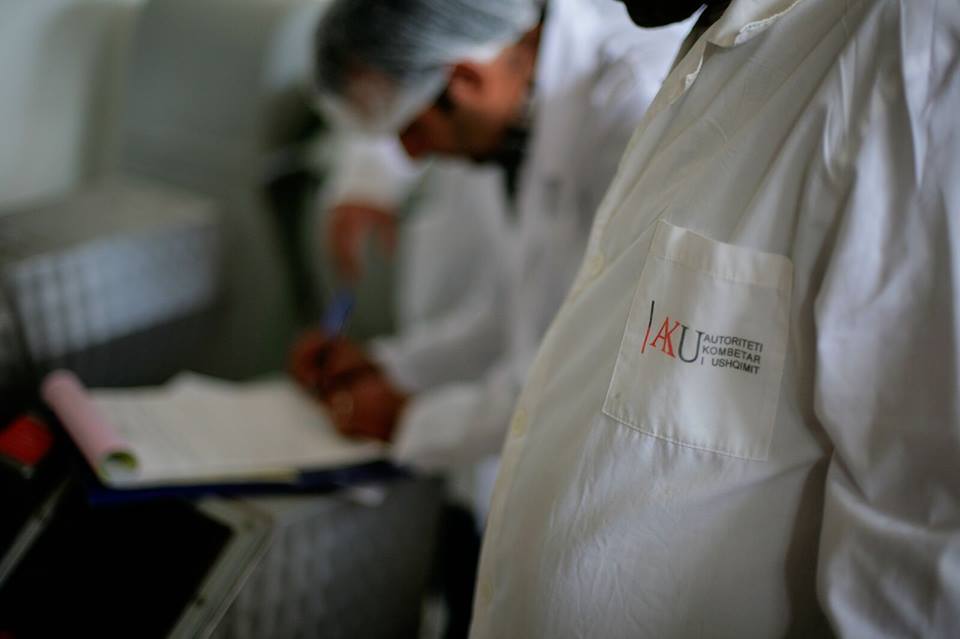 AKU padit dy kompani të mëdha të importit të miellit ‘fake’