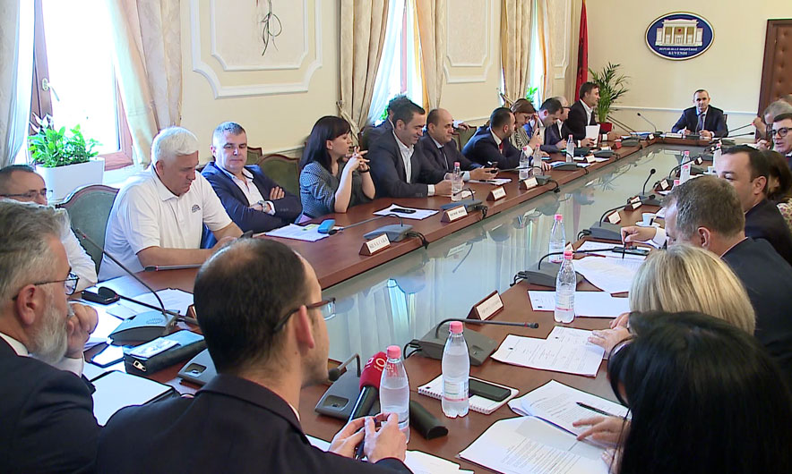 KOMISIONI I LIGJEVE/Vetting te avokatët? Të rrëzuarit nga Vettingu, jo avokatë