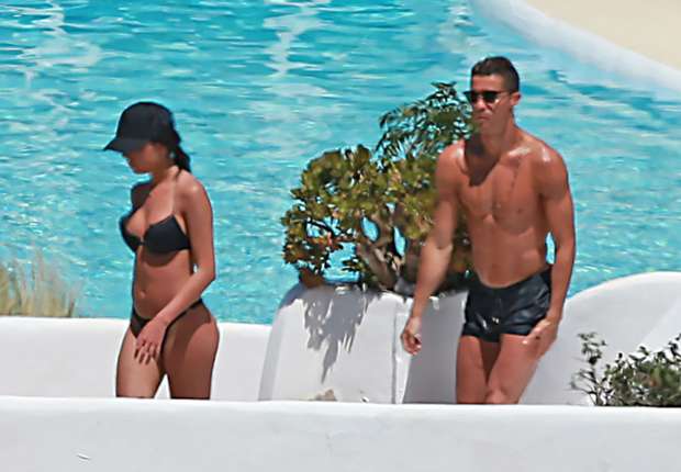 FOTO/Shume afër finales,Ronaldo argëtohet në Ibiza me gruan
