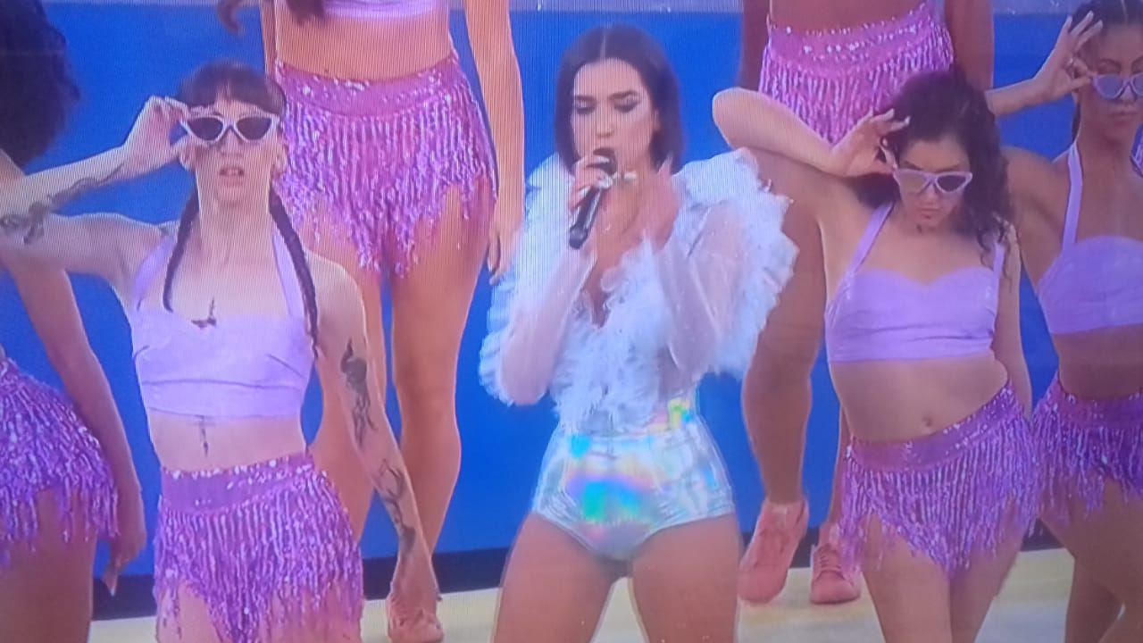 Dua Lipa ndez atmosferen ne finalen e Champions Ligë