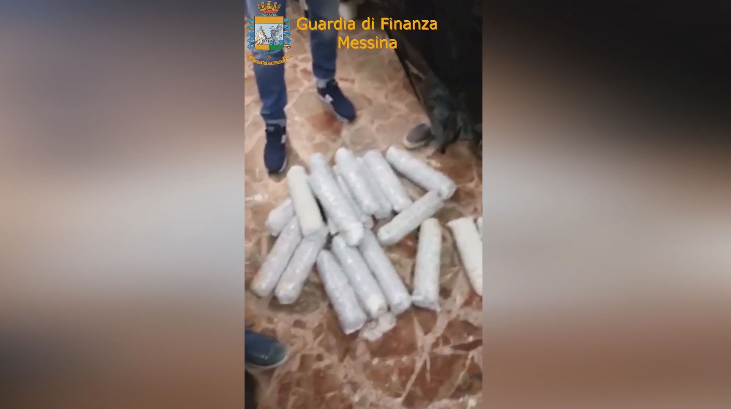 FOTO/ Itali, bllokohen 56 kg marijuanë në traget, 10 të arrestuar, njëri shqiptar