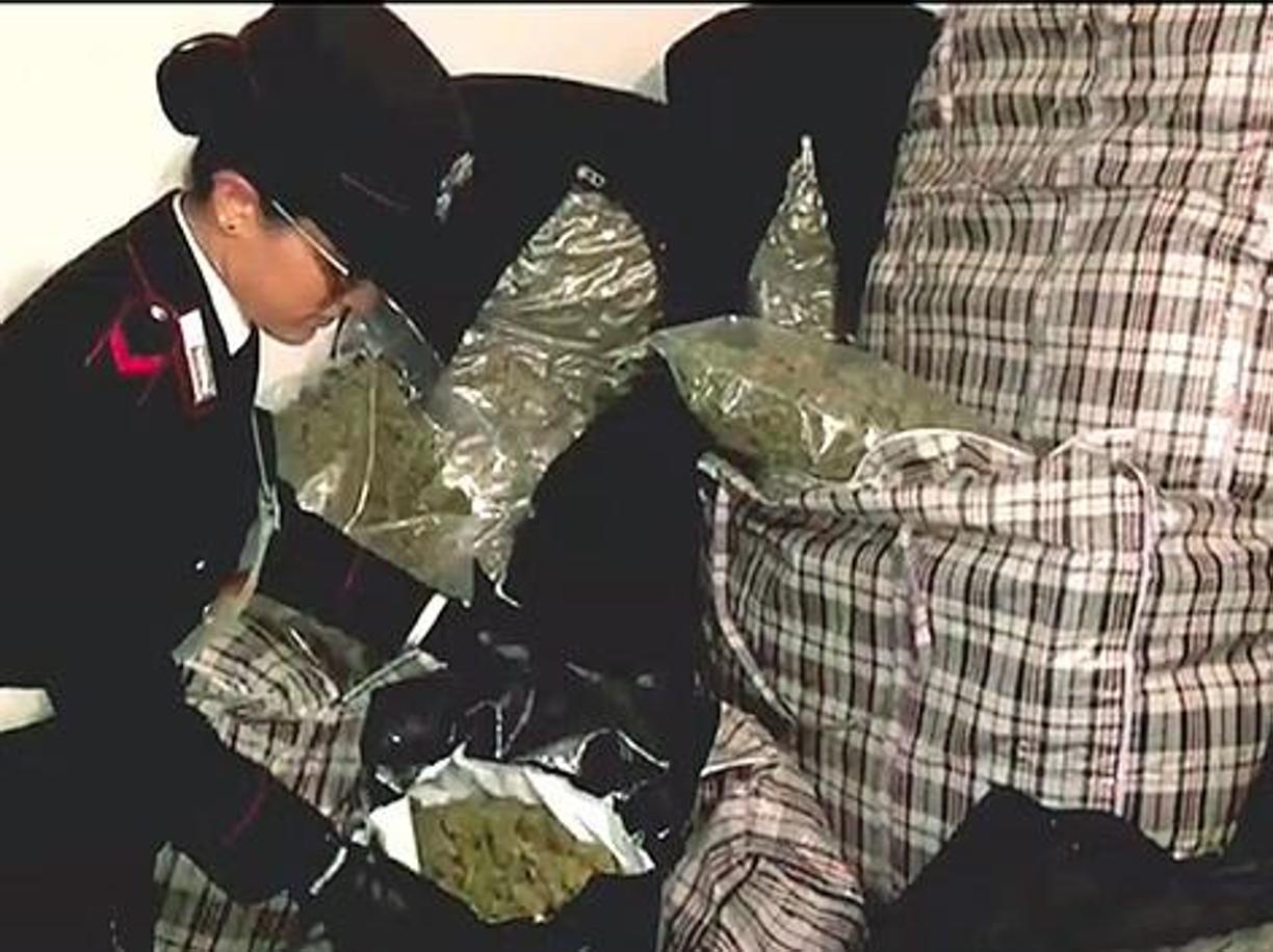 EMRI & VIDEO/ Durrës, policia kontroll në banesën e mafiozit shqiptar të Ndrangheta-s